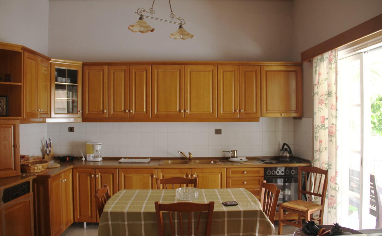 Family House Apartment Каламата Екстериор снимка